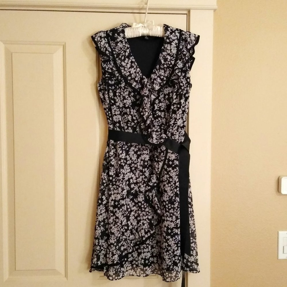 Fun ruffles - faux wrap dress petite sz 8